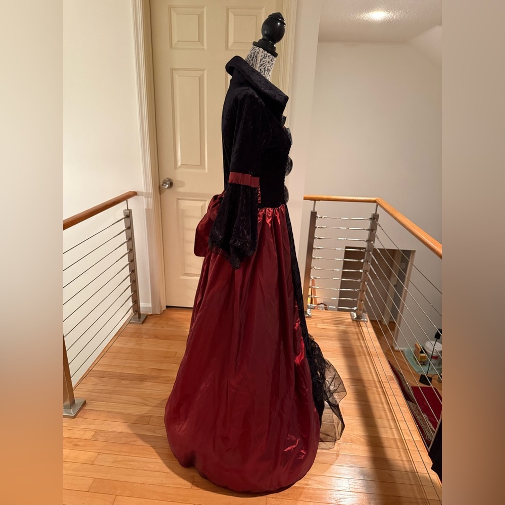 Vampire Queen M Halloween Dress Costume Black and Red Gown - Picture 3 of 13